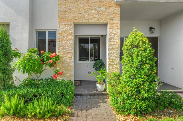 Residence photo 3