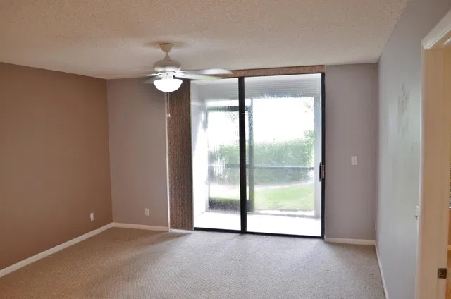 Unit 121 photo 2