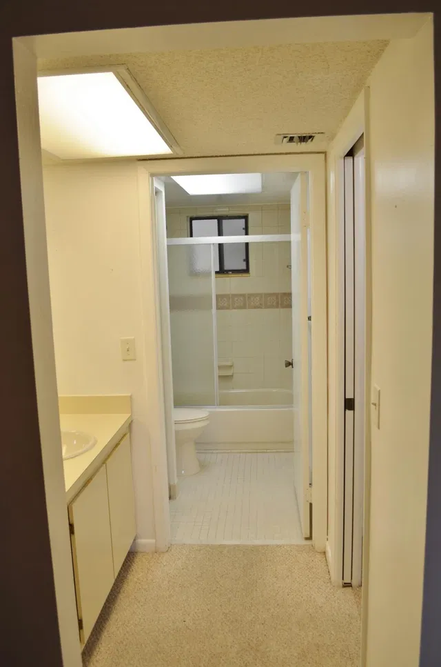 Unit 121 photo 11