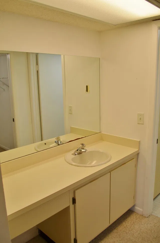 Unit 121 photo 12