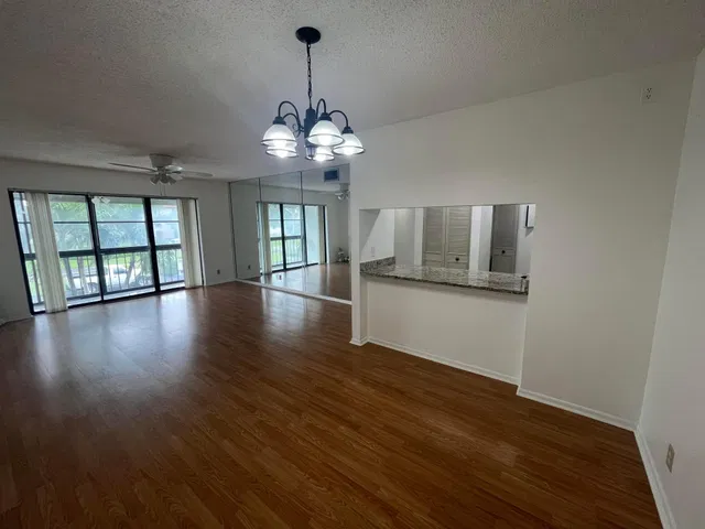 Unit C2 photo 2