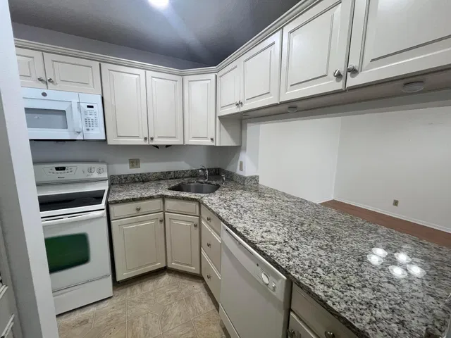 Unit C2 photo 4