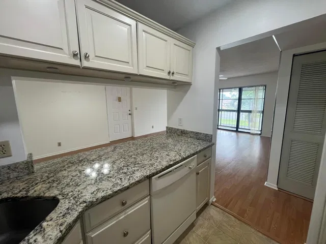 Unit C2 photo 6