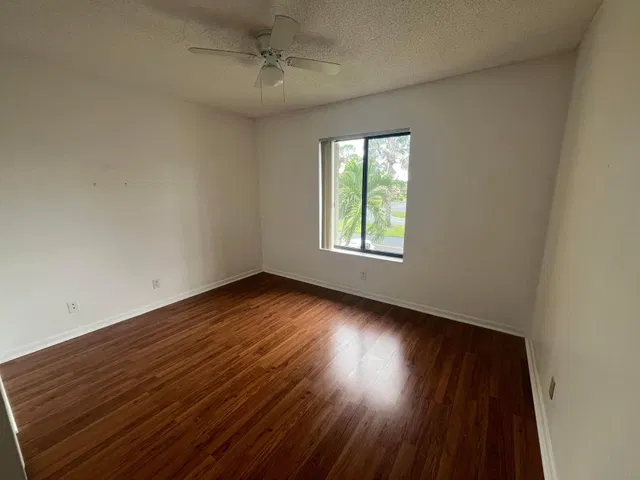 Unit C2 photo 8