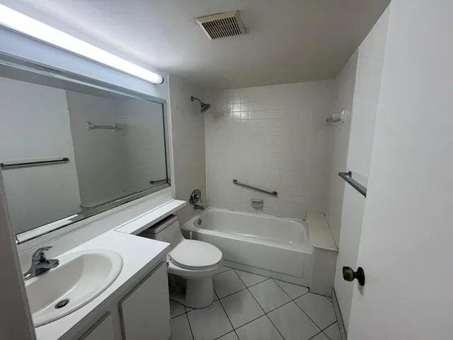 Unit C2 photo 9