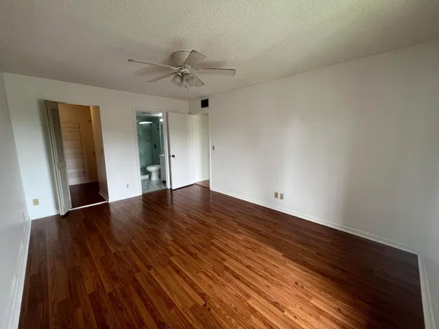 Unit C2 photo 10