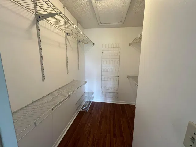 Unit C2 photo 12