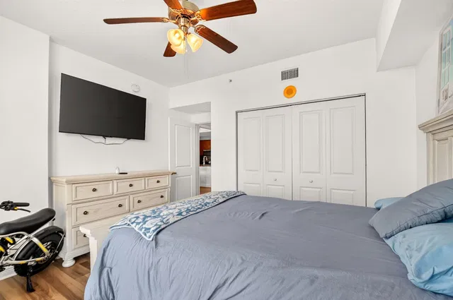 Unit 813 photo 12