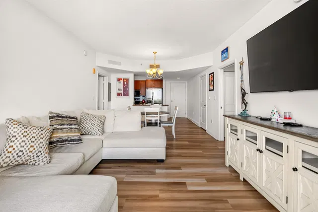 Unit 813 photo 15