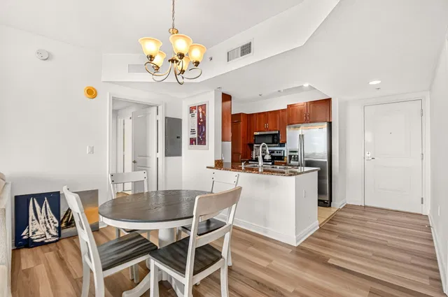 Unit 813 photo 23