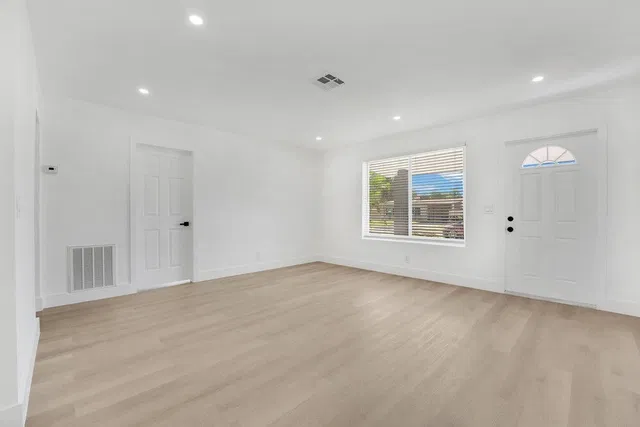 Residence photo 3