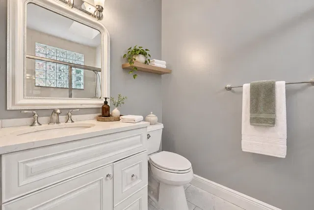 Unit 106 photo 11