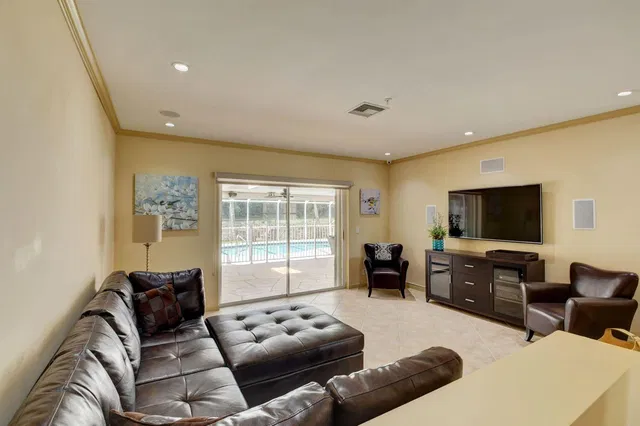 Residence photo 2