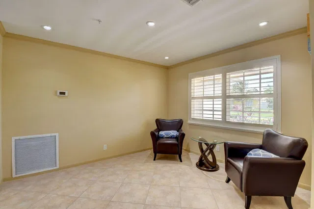 Residence photo 5