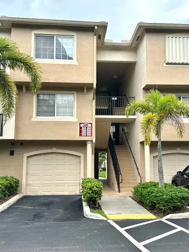 Unit 519 photo 2