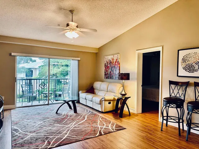 Unit 519 photo 5