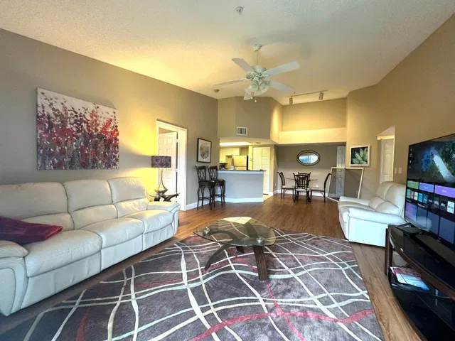 Unit 519 photo 6
