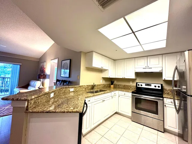 Unit 519 photo 8