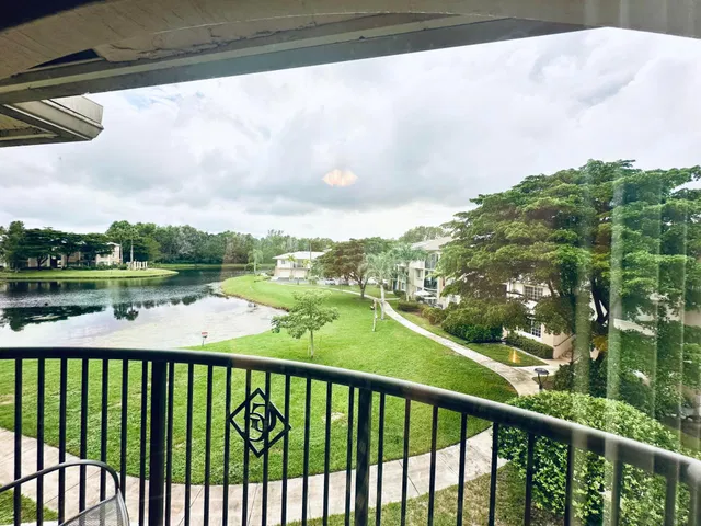 Unit 519 photo 12