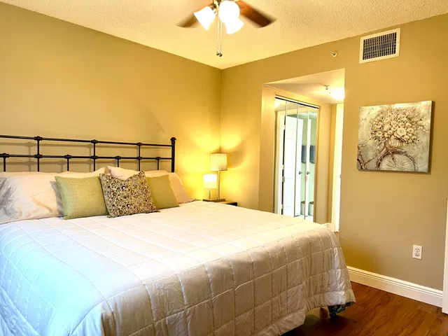Unit 519 photo 14
