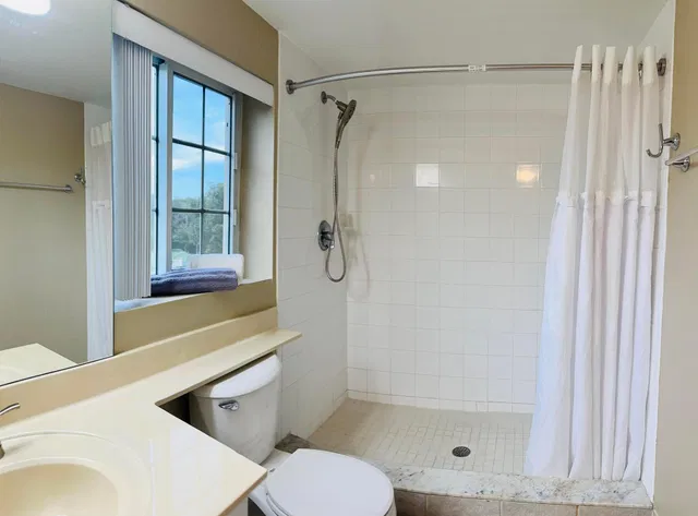 Unit 519 photo 17