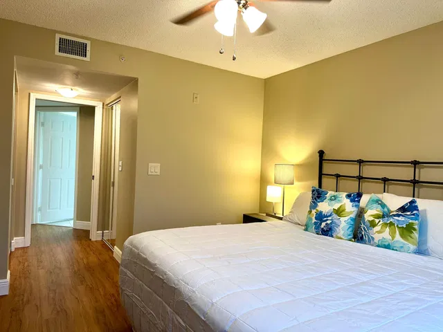 Unit 519 photo 22