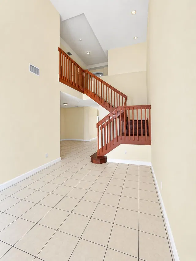 Unit 2247 photo 4