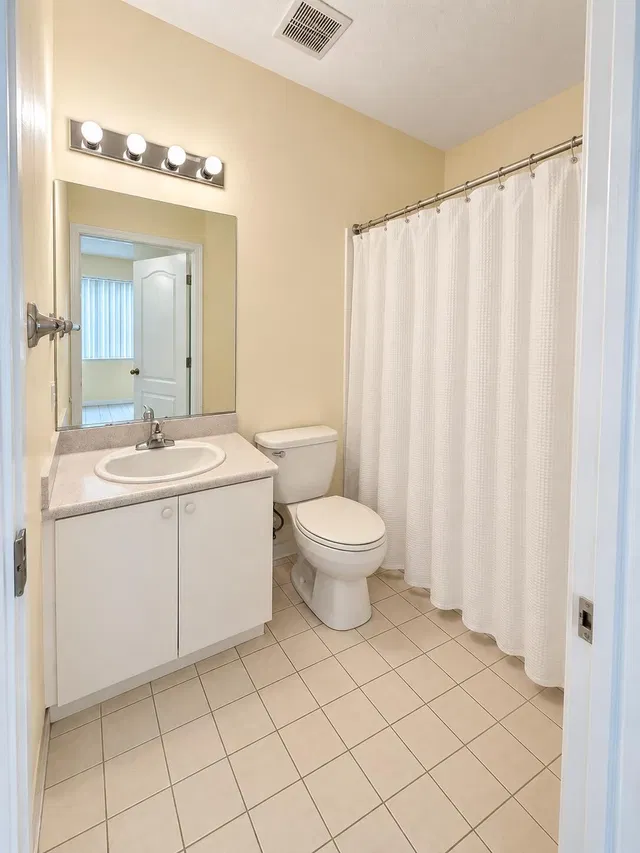 Unit 2247 photo 11