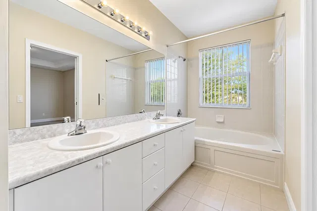 Unit 2247 photo 16