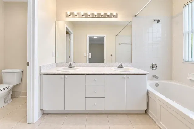 Unit 2247 photo 17