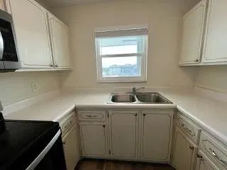 Unit 27 photo 8