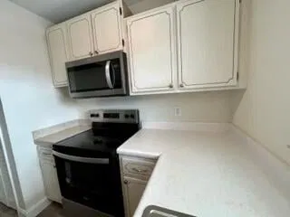 Unit 27 photo 12