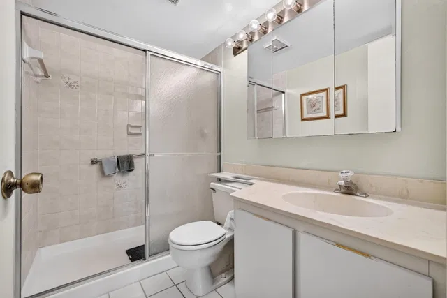 Unit C3 photo 23