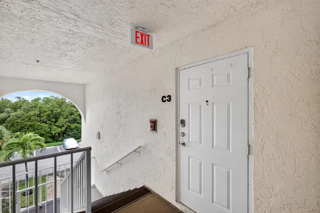 Unit C3 photo 29