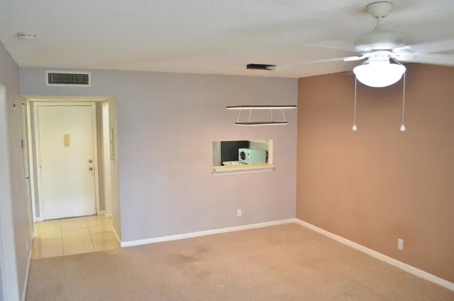 Unit 121 photo 3