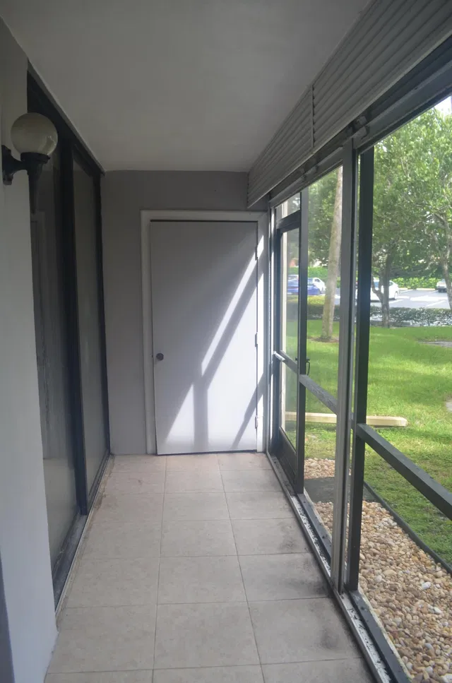 Unit 121 photo 16