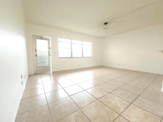 Residence photo 3