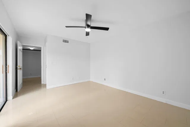 Unit B photo 19