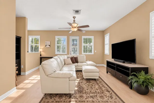 Residence photo 16