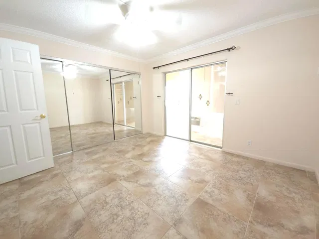 Residence photo 16