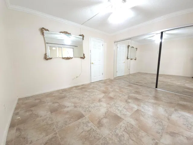 Residence photo 17