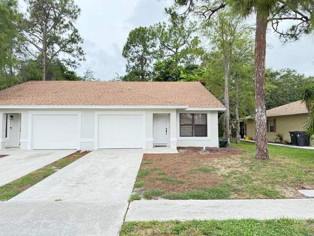 Residence photo 3
