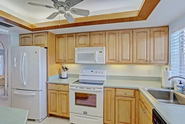 Singer Island Unit 401 photo 3