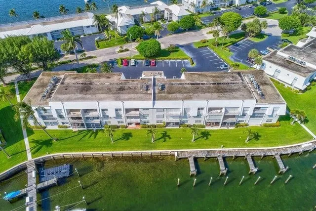 Singer Island Unit 401 photo 4