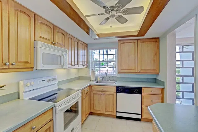 Singer Island Unit 401 photo 5