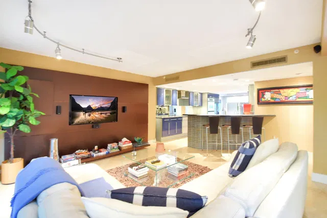 Unit 124 photo 18
