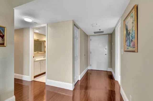 Unit 504 photo 2