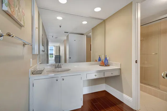 Unit 504 photo 12