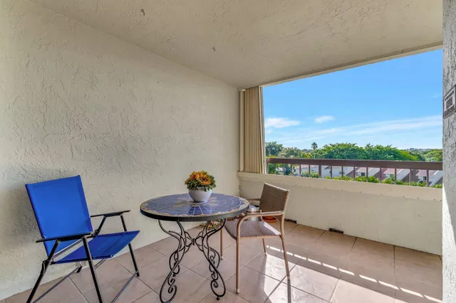 Unit 504 photo 18