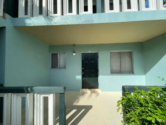 Unit 114 photo 4